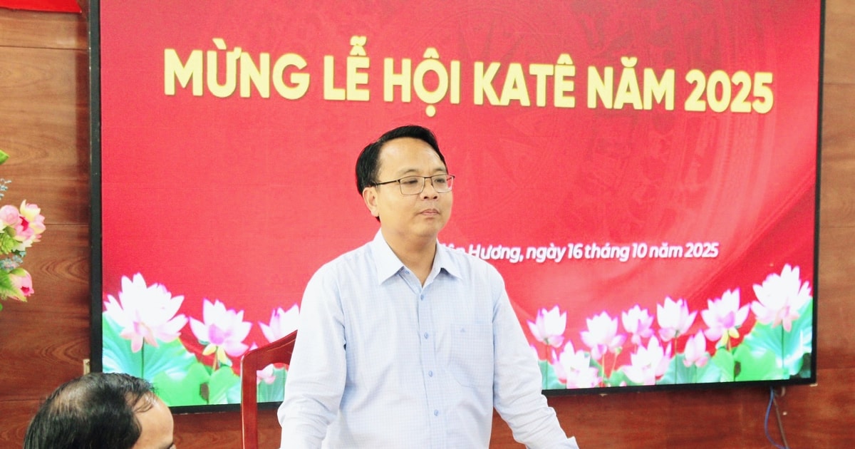 Đồng chí Đặng Hồng Sỹ chúc Tết Katê đồng bào Chăm Bàlamôn tại Liên Hương và Tuy Phong