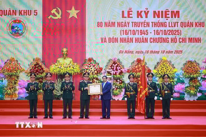 ttxvn-thu-tuong-pham-minh-chinh-du-le-ky-niem-80-nam-ngay-truyen-thong-luc-luong-vu-trang-quan-khu-5-8343501-1.jpg