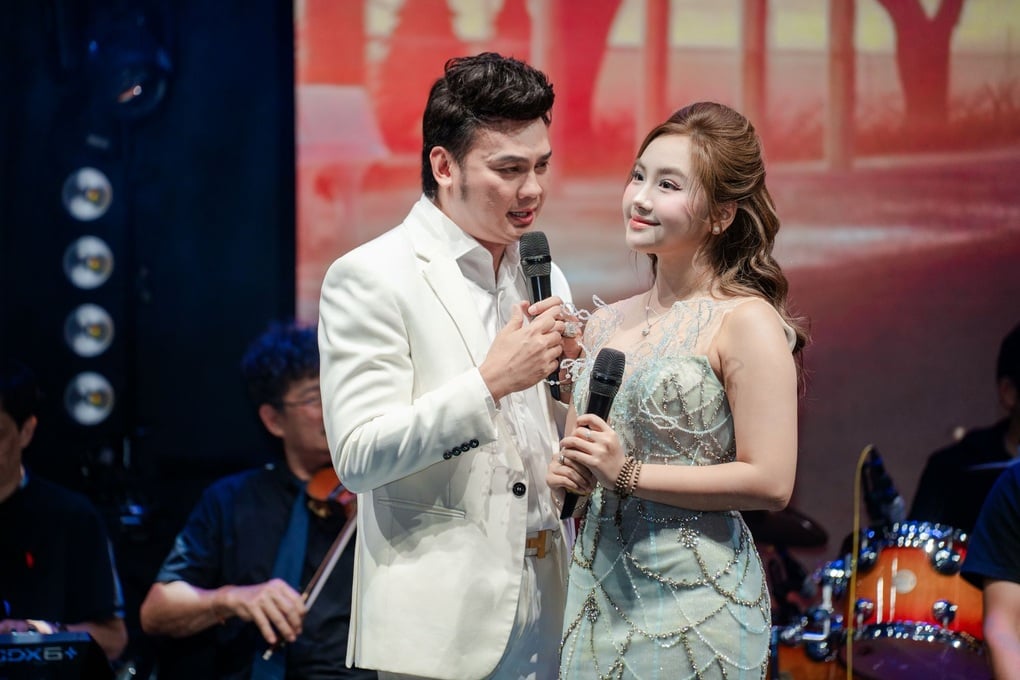 Khánh An hát cải lương cùng NSƯT Kim Tiểu Long, được ông nội cổ vũ - 1