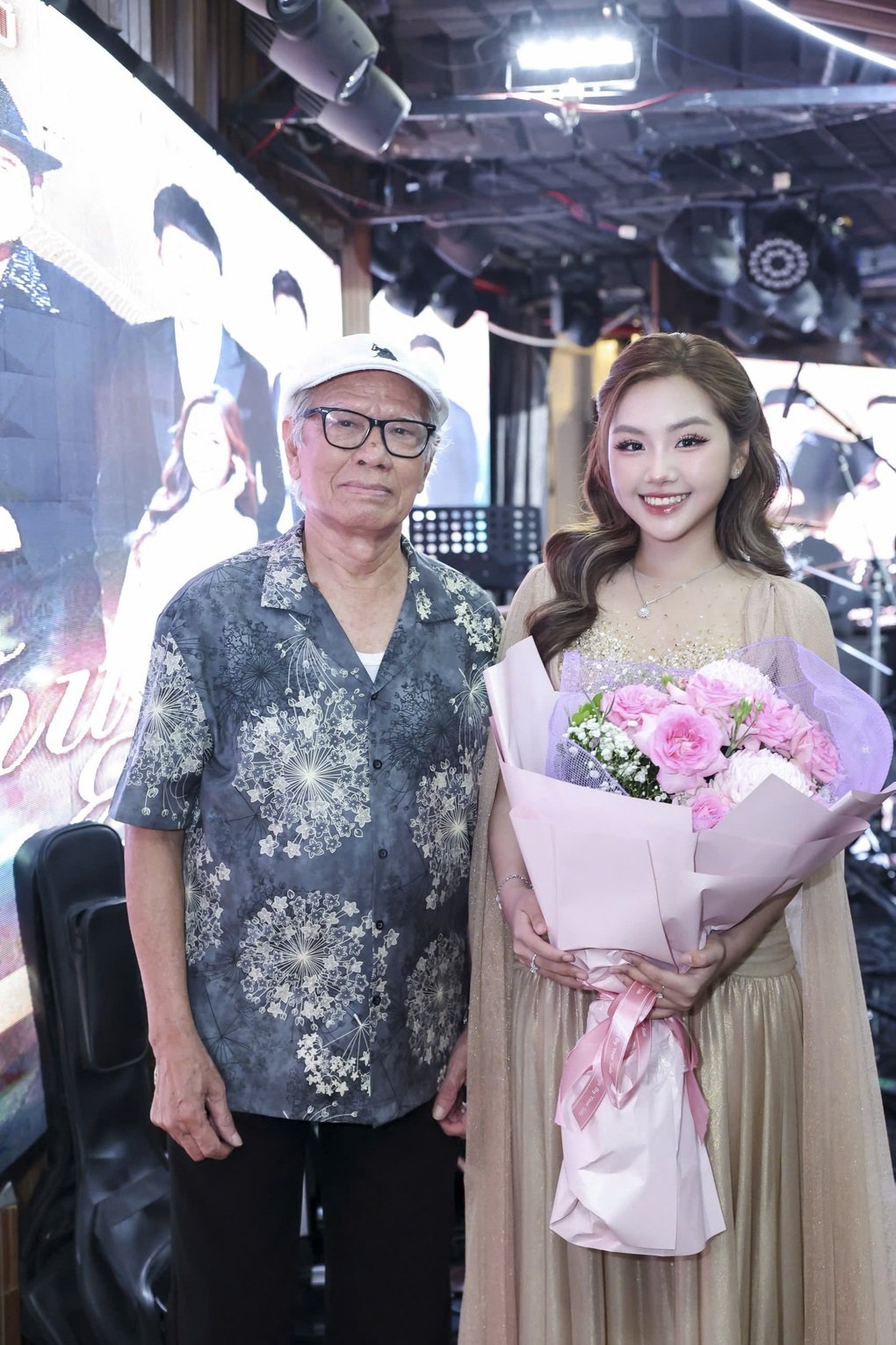 Khánh An hát cải lương cùng NSƯT Kim Tiểu Long, được ông nội cổ vũ - 2