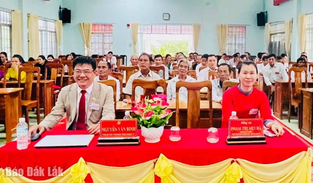 Đại biểu tham dự đại hội.