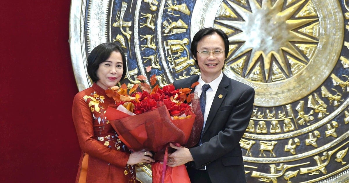 Phó Chủ tịch Quốc hội Nguyễn Thị Thanh gặp mặt Đoàn đại biểu Khoa Ngữ văn - Trường Đại học Sư phạm Hà Nội 2