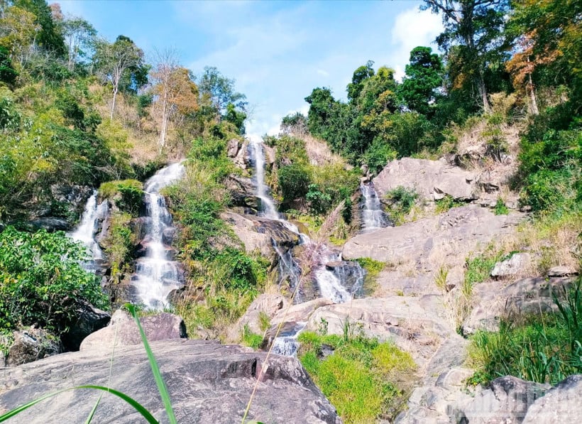 Der Koi-To-Wasserfall und der Urwald der Gemeinde Dak Koi bieten Potenzial für die Entwicklung von Ökotourismus und Resorts.