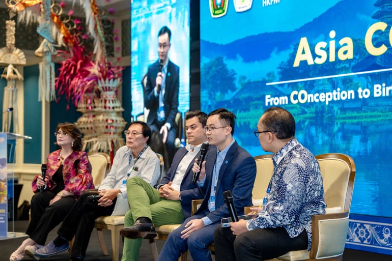 bac-si-le-khac-tien-bao-cao-va-giai-dap-thac-mac-cung-cac-chuyen-gia-ve-phac-do-sai-gon-tai-hoi-nghi-asia-core-2025-2.jpg