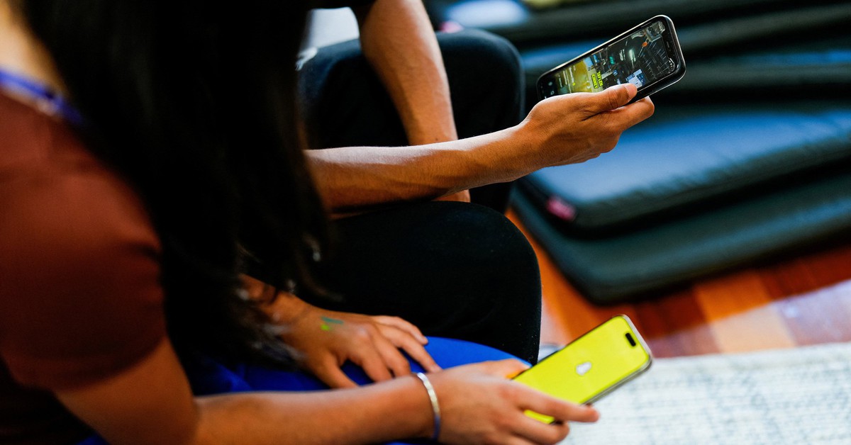 EU tính cấm thiếu niên dưới 16 tuổi sử dụng mạng xã hội