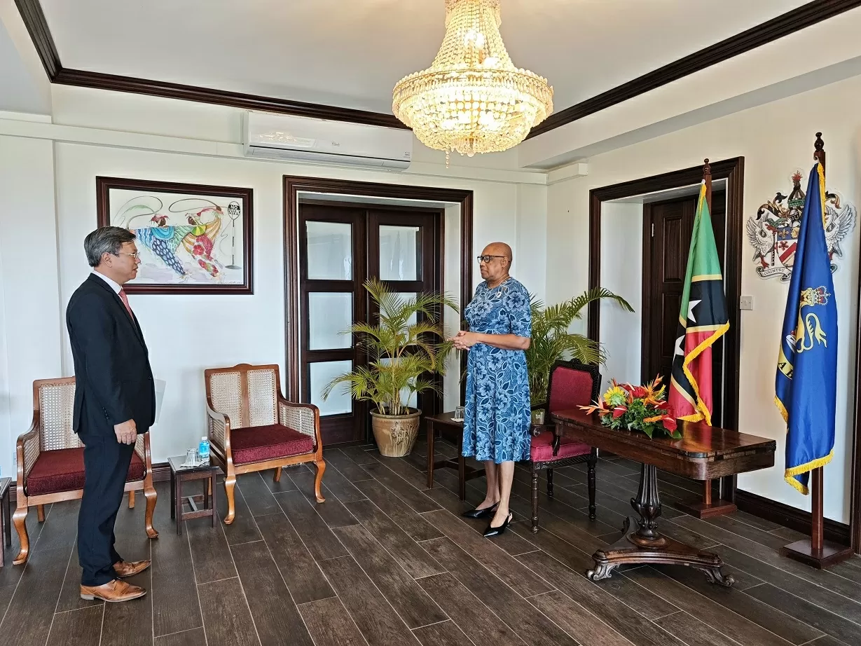 Đại sứ Lê Quang Long trình Thư ủy nhiệm tại Saint Kitts và Nevis