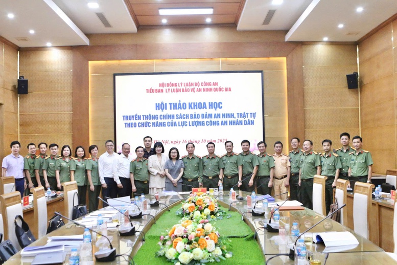 ការពង្រឹងទំនាក់ទំនងគោលនយោបាយ ធានាសន្តិសុខ និងសណ្តាប់ធ្នាប់ - រូបថត ៣. Tăng cường truyền thông chính sách, bảo đảm an ninh trật tự- Ảnh 3.