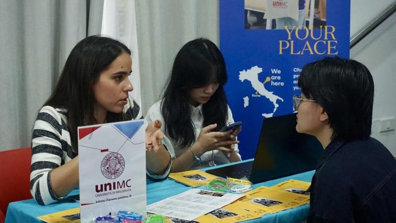 The 2025 Study Abroad Information Day “Study in Italy” attracted the participation of many parents, students and pupils.