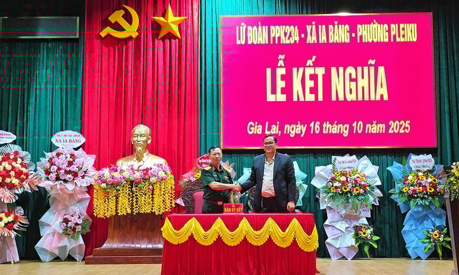 dai-dien-lanh-dao-lu-doan-phao-phong-khong-234-va-xa-ia-bang-ky-ket-chuong-trinh-phoi-hop-hoat-dong-ket-nghia.jpg