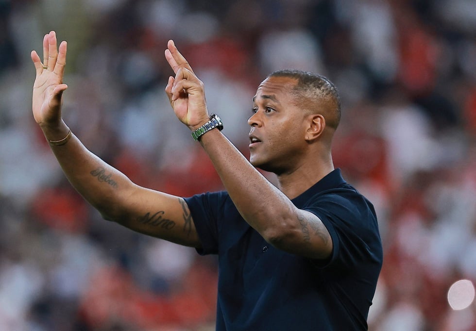 Vì sao Kluivert và Troussier thất bại ở bóng đá Đông Nam Á? - 1