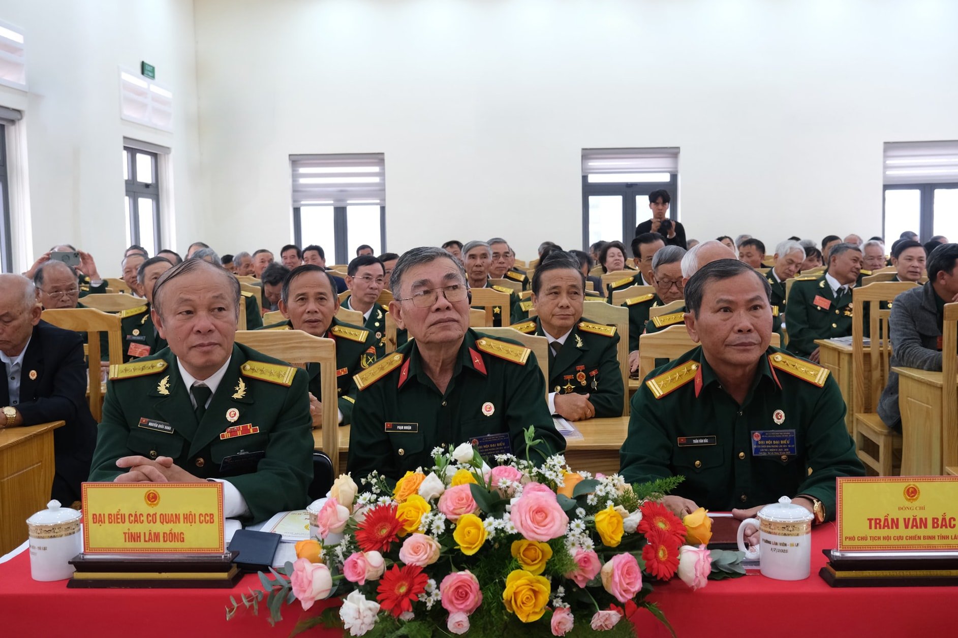 hoi-ccb-tinh-tham-du-dai-hoi(2).jpg