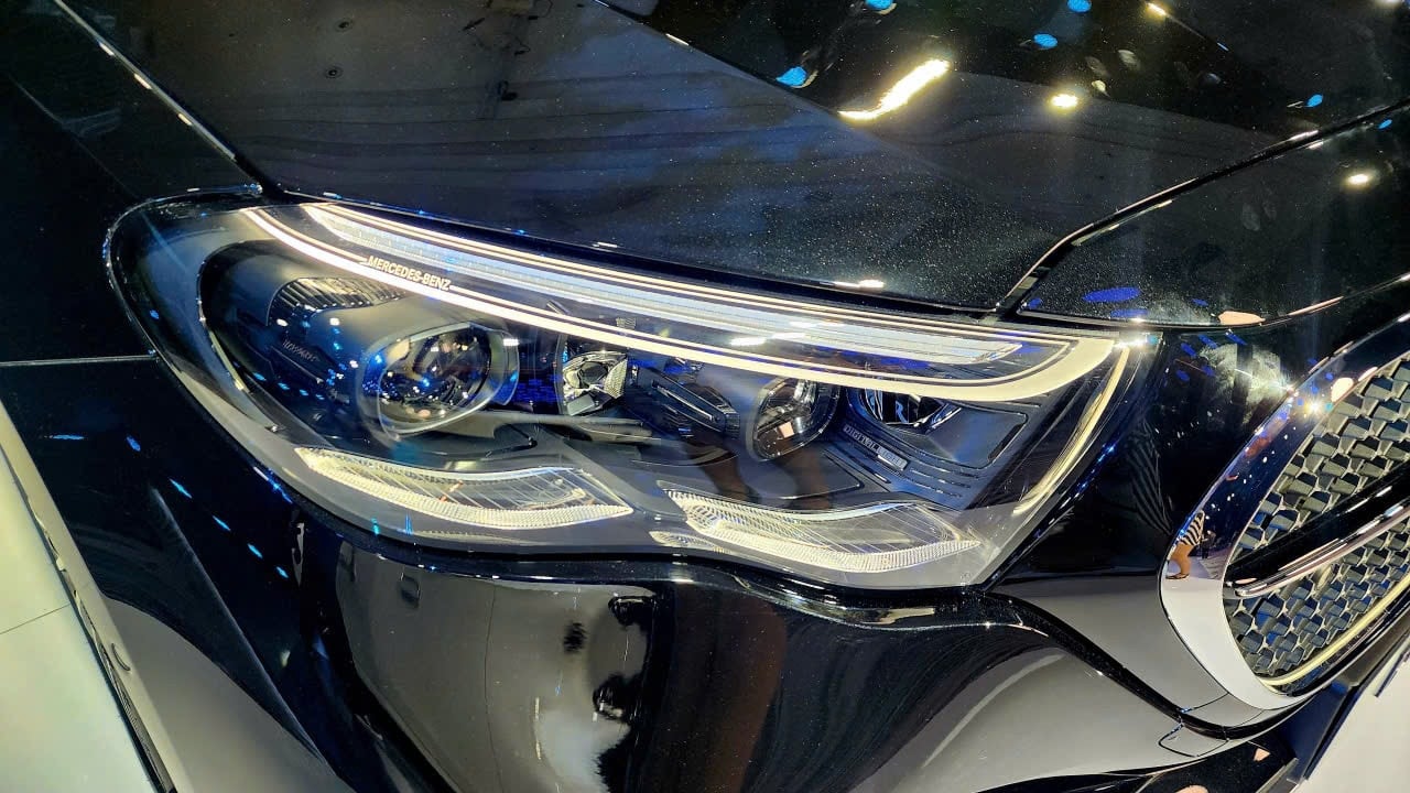 ចង្កៀងមុខ Digital Light នៅលើ E-Class ថ្មី។
