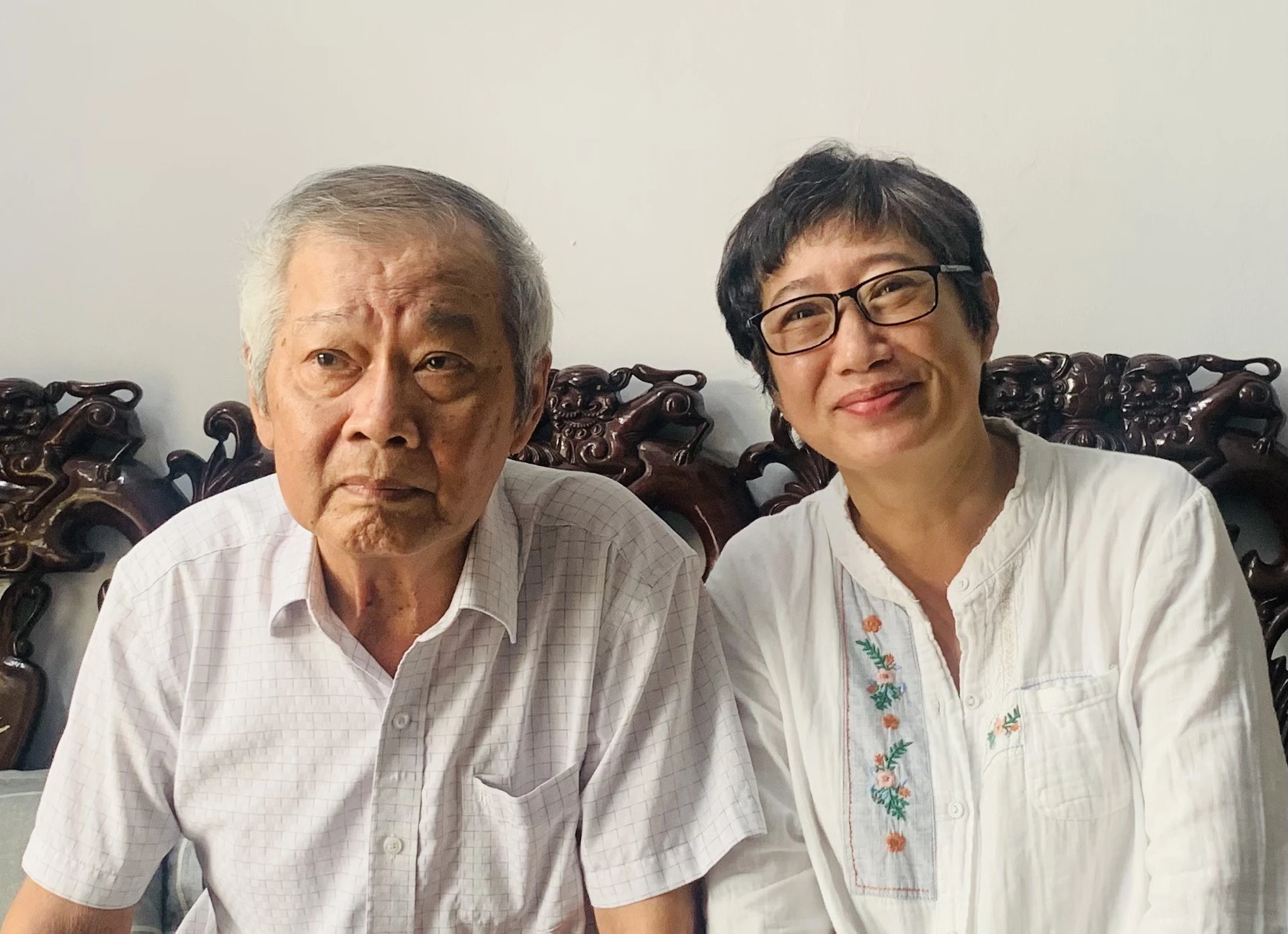De auteur (rechts) en dichter Thai Hai - Foto: T.H.