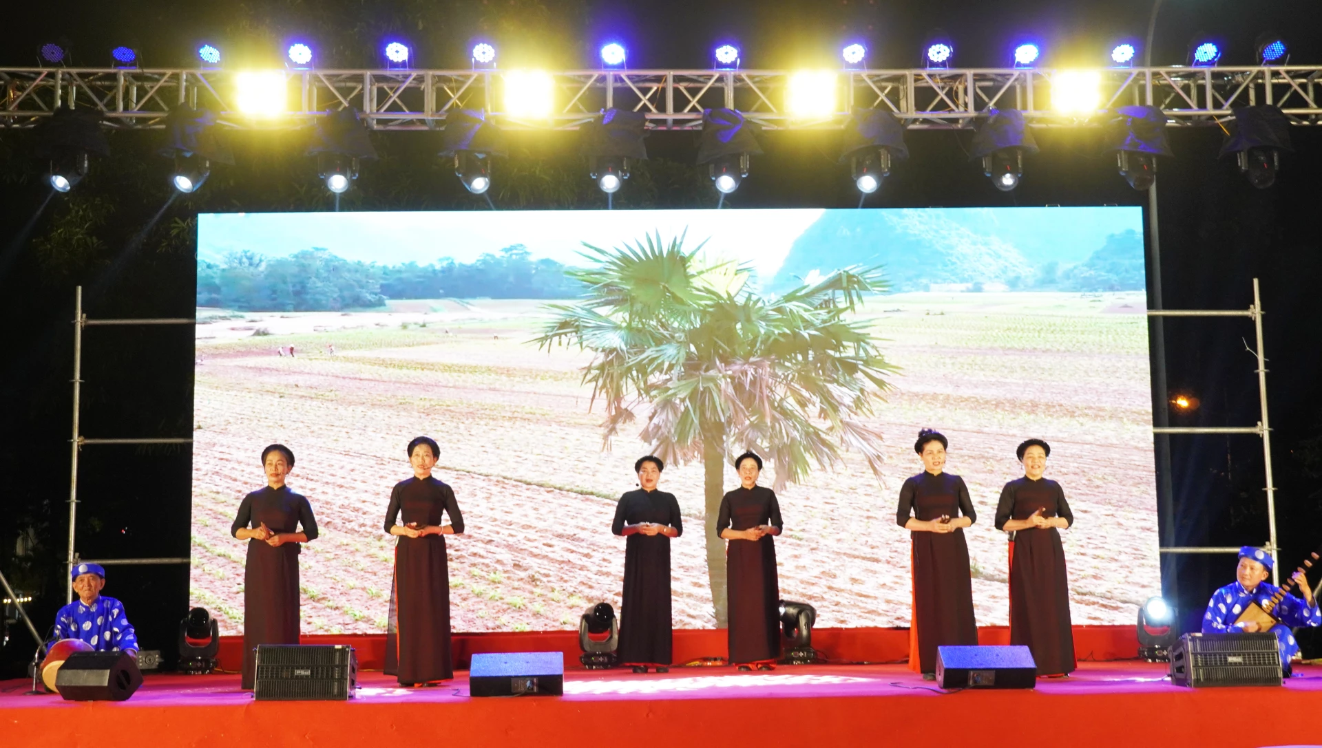 Folkloreclubs der Provinz Quang Tri sind immer bereit, Touristen zu bedienen – Foto: M.N