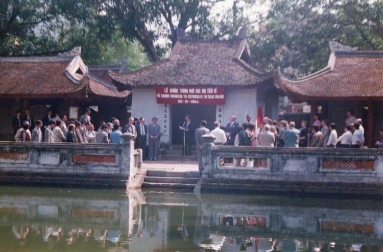 nha-bia-tien-si.jpg