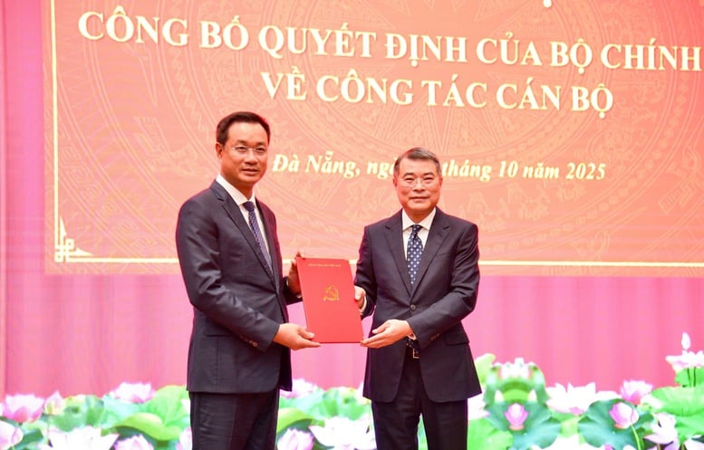 Yoldaş Le Ngoc Quang, 2025-2030 dönemi için Da Nang Şehir Parti Komitesi Sekreterliği görevini yürütüyor - Fotoğraf 1. Đồng chí Lê Ngọc Quang giữ chức Bí thư Thành ủy Đà Nẵng nhiệm kỳ 2025-2030- Ảnh 1.