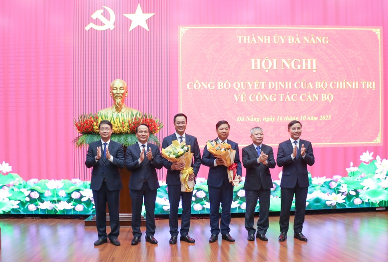 Yoldaş Le Ngoc Quang, 2025-2030 dönemi için Da Nang Şehir Parti Komitesi Sekreterliği görevini yürütüyor - Fotoğraf 4. Đồng chí Lê Ngọc Quang giữ chức Bí thư Thành ủy Đà Nẵng nhiệm kỳ 2025-2030- Ảnh 4.