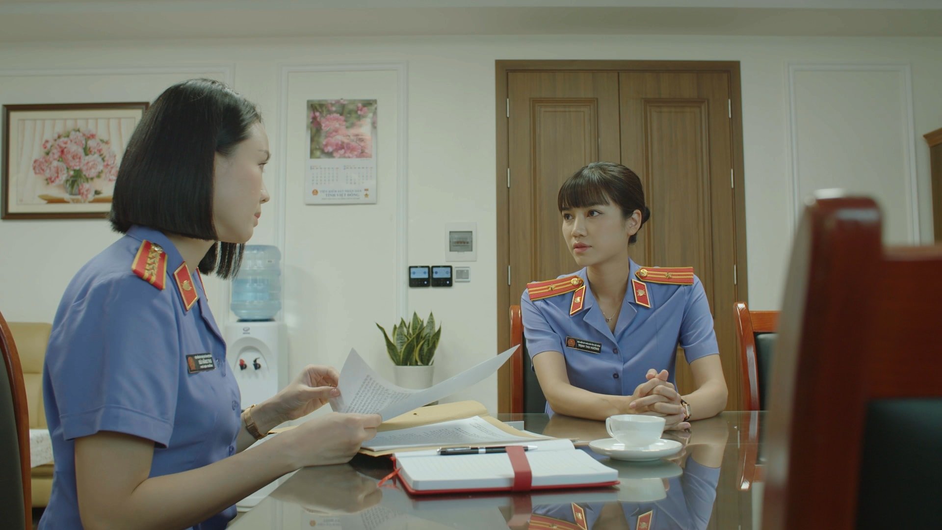Thách thức lớn nhất của NDND Trung Anh, Mạnh Trường, Hồng Diễm... và dàn sao 'khủng' góp mặt trong phim 'Lằn ranh' - Ảnh 6. Thách thức lớn nhất của NDND Trung Anh, Mạnh Trường, Hồng Diễm... và dàn sao 'khủng' góp mặt trong phim 'Lằn ranh' - Ảnh 6.