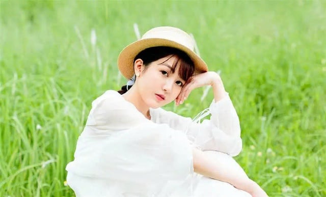 여성 가수, 희귀병으로 34세의 나이로 세상을 떠났다 - 사진 1. Nữ ca sĩ qua đời ở tuổi 34 vì căn bệnh hiếm gặp- Ảnh 1.