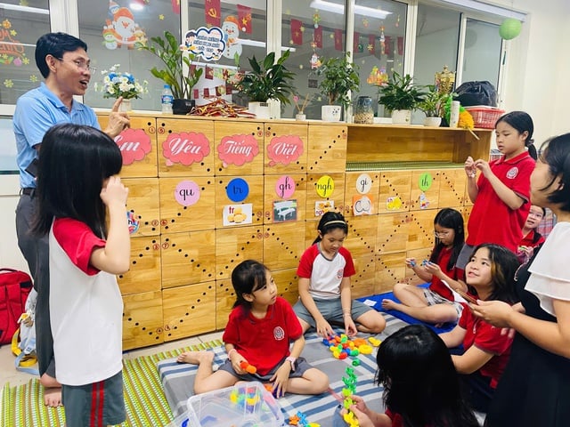 Người cha của trăm học trò - Ảnh 2.