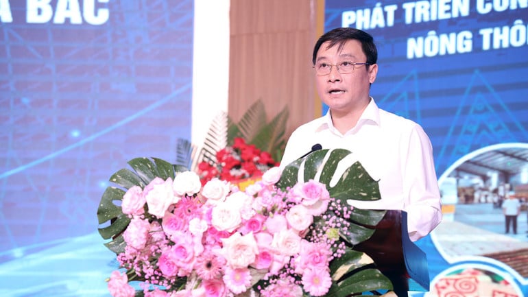 dong-chi-hoang-anh-cuong-giam-doc-so-cong-thuong-tinh-tuyen-quang-phat-bieu-tai-hoi-nghi.jpg