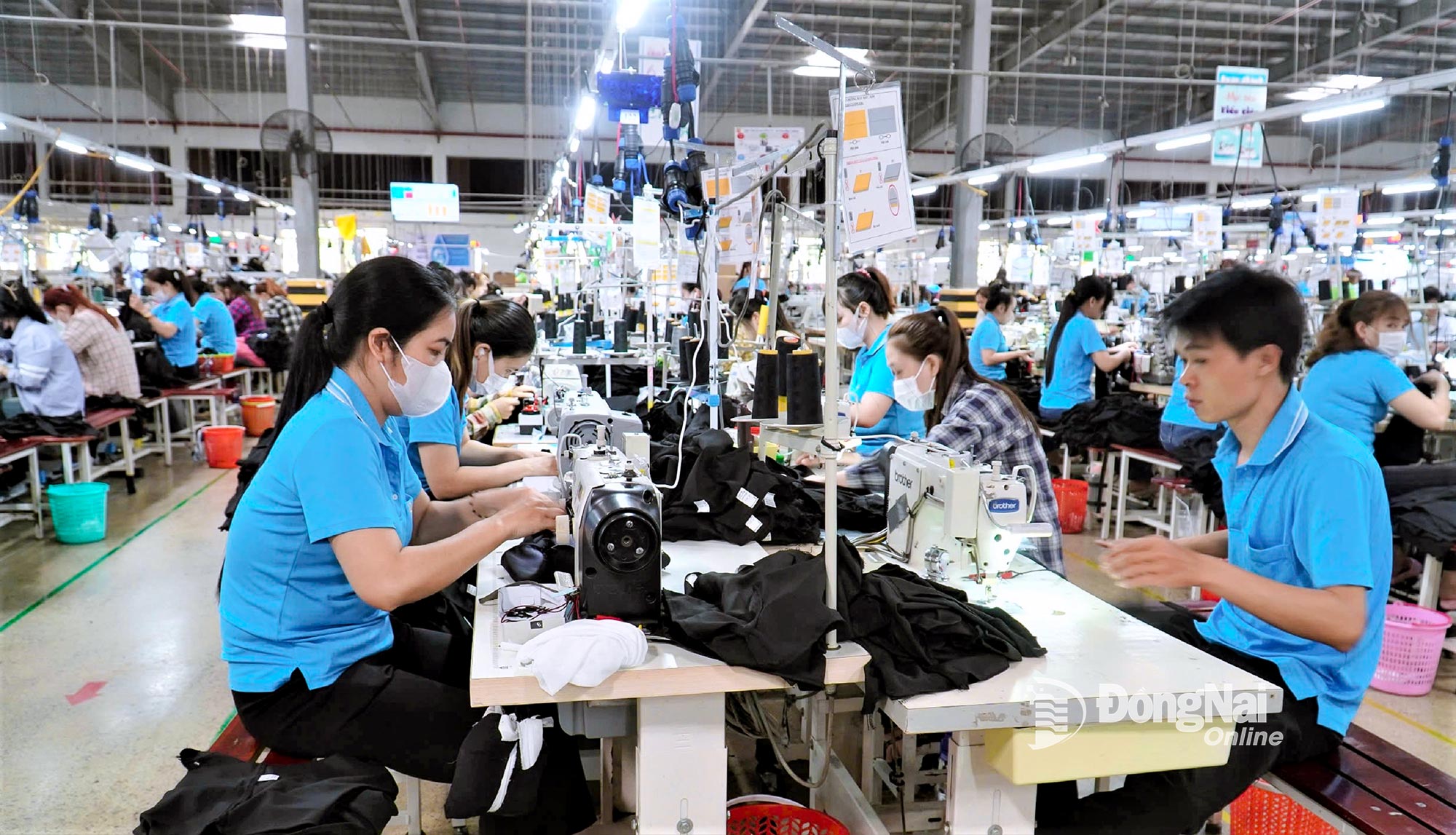 Workers on the production line at Dong Phu Cuong Joint Stock Company, Phu Cuong Industrial Cluster, Thong Nhat Commune, Dong Nai Province. Photo: Pham Tung