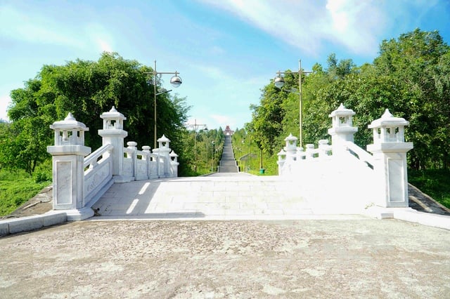 ទស្សនាអាសនៈនៃស្ថានសួគ៌ និងផែនដី - ដែលជាកន្លែងដែលស្ថានសួគ៌បានផ្តល់ Thăm đàn tế trời đất - nơi trời trao 'xã tắc' cho nhà Tây Sơn- Ảnh 2.