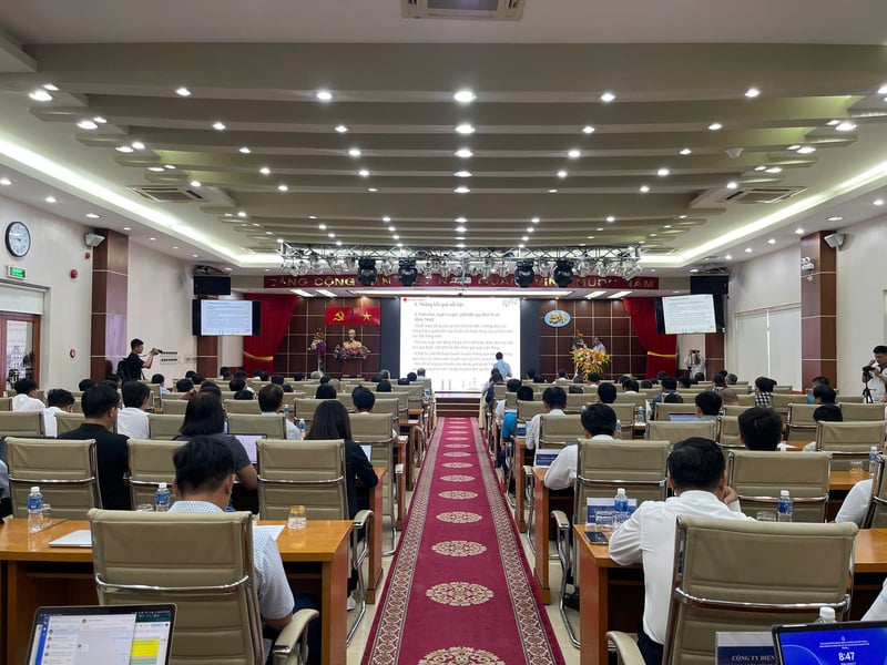 Panorama du forum « Utiliser l'énergie de manière économique et efficace : Réalisations et objectifs à l'ère de la croissance ». Photo : Thanh Minh