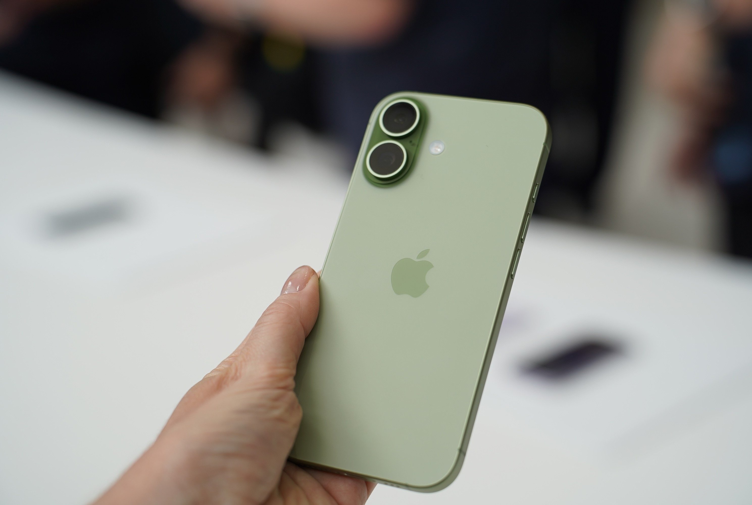 iPhone 17 Pro Max,  iPhone 17 camera,  iPhone Air camera,  Center Stage la gi anh 3