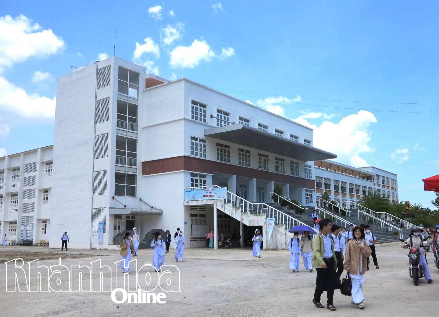 Một góc Trường THPT Chuyên Lê Quý Đôn (phường Nam Nha Trang). 