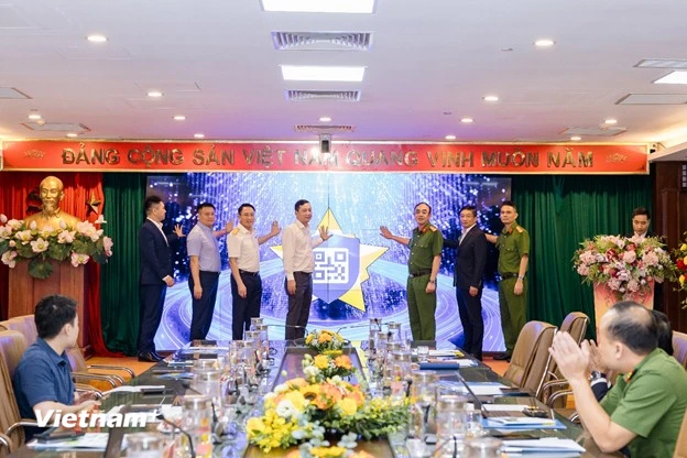 MobiFone đồng hành với Bộ Công an ra mắt giải pháp truy xuất nguồn gốc hóa chất trên VneID