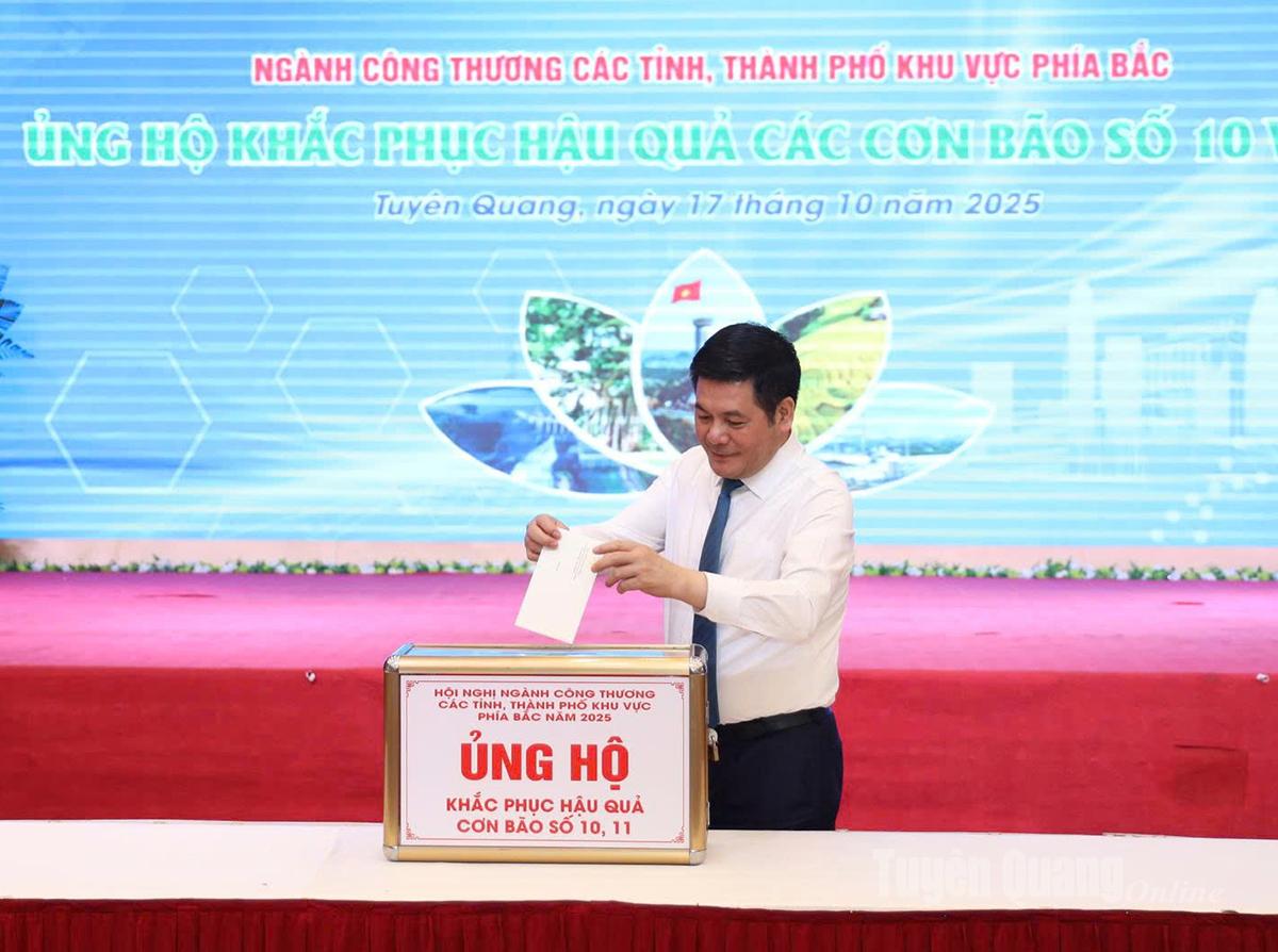 Kameraad Nguyen Hong Dien, lid van het Centraal Comité van de Partij, minister van Industrie en Handel, nam deel aan de ondersteuning van het herstel van de gevolgen van de stormen nr. 10 en 11, waartoe tijdens de conferentie het startschot werd gegeven.