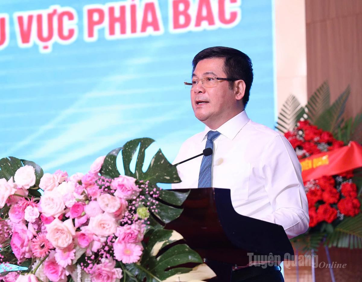 Kameraad Nguyen Hong Dien, lid van het Centraal Comité van de Partij en minister van Industrie en Handel, sprak op de conferentie.