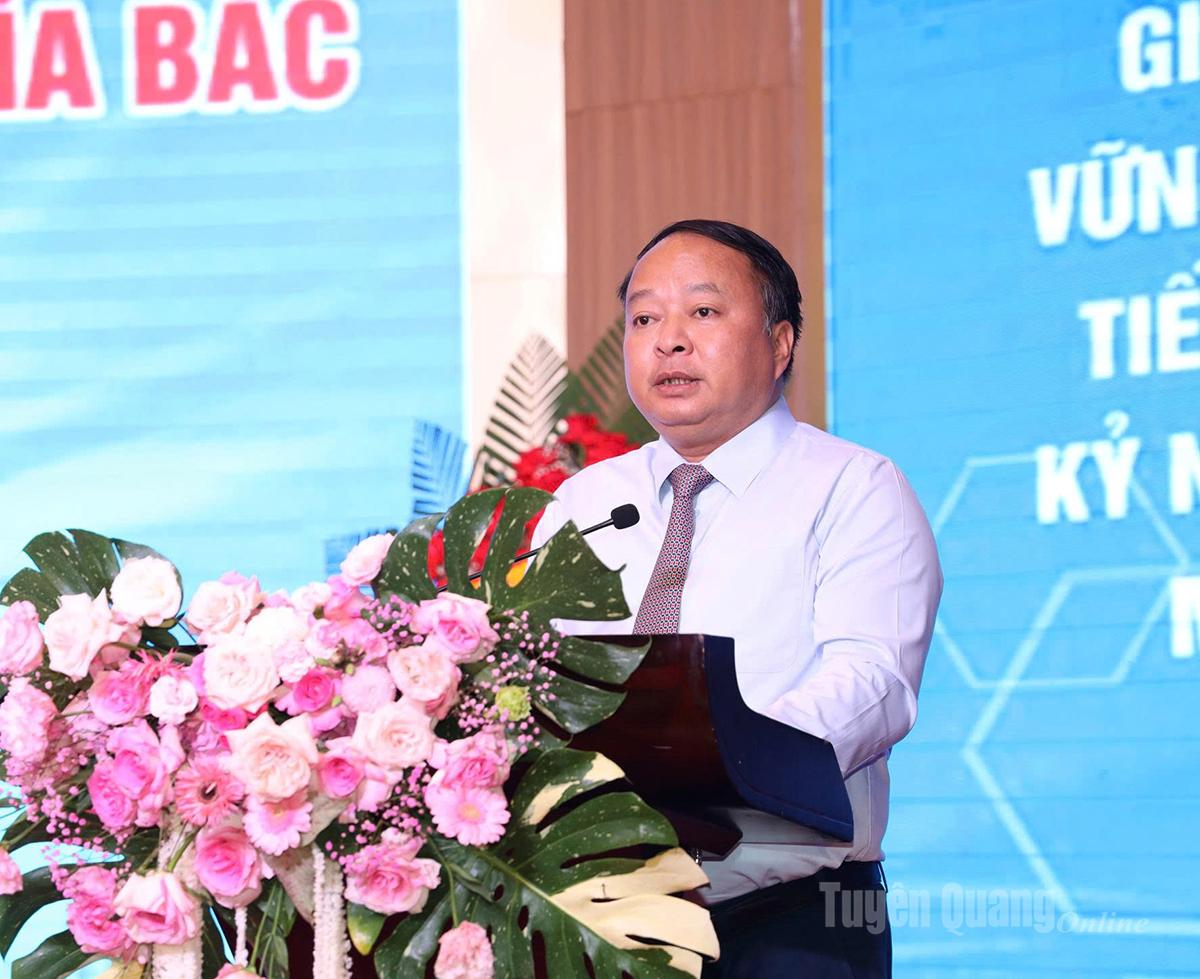 Kameraad Phan Huy Ngoc, adjunct-secretaris van het Provinciaal Partijcomité en voorzitter van het Provinciaal Volkscomité, sprak op de conferentie.