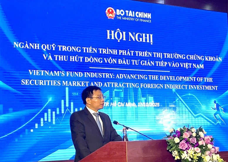 Främjar utvecklingen av investeringsfondbranschen för att bli mer professionell - Foto 1. Thúc đẩy sự phát triển ngành quỹ đầu tư trở nên chuyên nghiệp hơn- Ảnh 1.