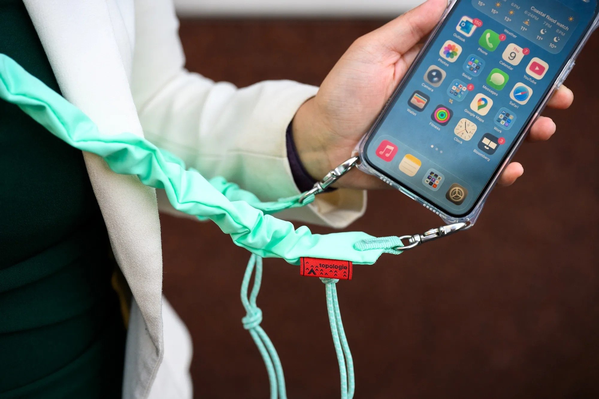 day deo iPhone 17,  day deo iPhone Apple,  day deo dien thoai,  phu kien iPhone 17 anh 2
