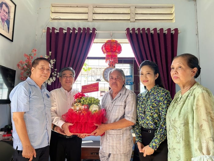 TP HCM tri ân văn nghệ sĩ tiêu biểu - Ảnh 1.