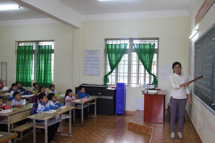 Binlerce öğretmen maaş alamıyor ve işlerini kaybetme korkusu yaşıyor - Fotoğraf 1. Hàng ngàn giáo viên bị nợ lương, lo mất việc - Ảnh 1.