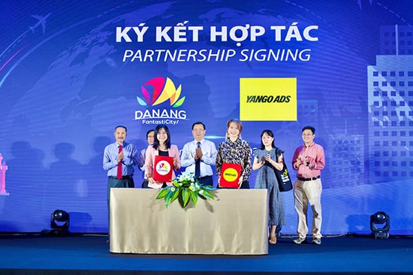 Ondertekening van een samenwerkingsovereenkomst tussen het Da Nang Tourism Promotion Center en Yango Ads Vietnam om de Han-rivierstad dichter bij GOS-toeristen te brengen. Ký kết hợp tác giữa Trung tâm Xúc tiến du lịch Đà Nẵng và Yango Ads Việt Nam nhằm giúp TP sông Hàn đến gần hơn vớ du khách CIS.