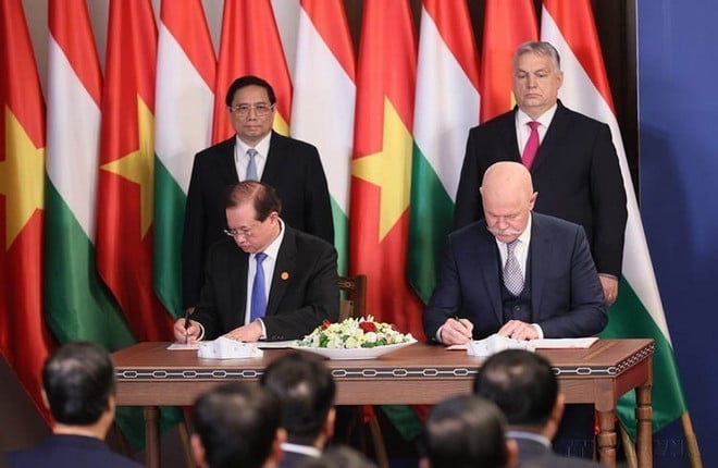 2705-viet-nam-hungary-3.jpg