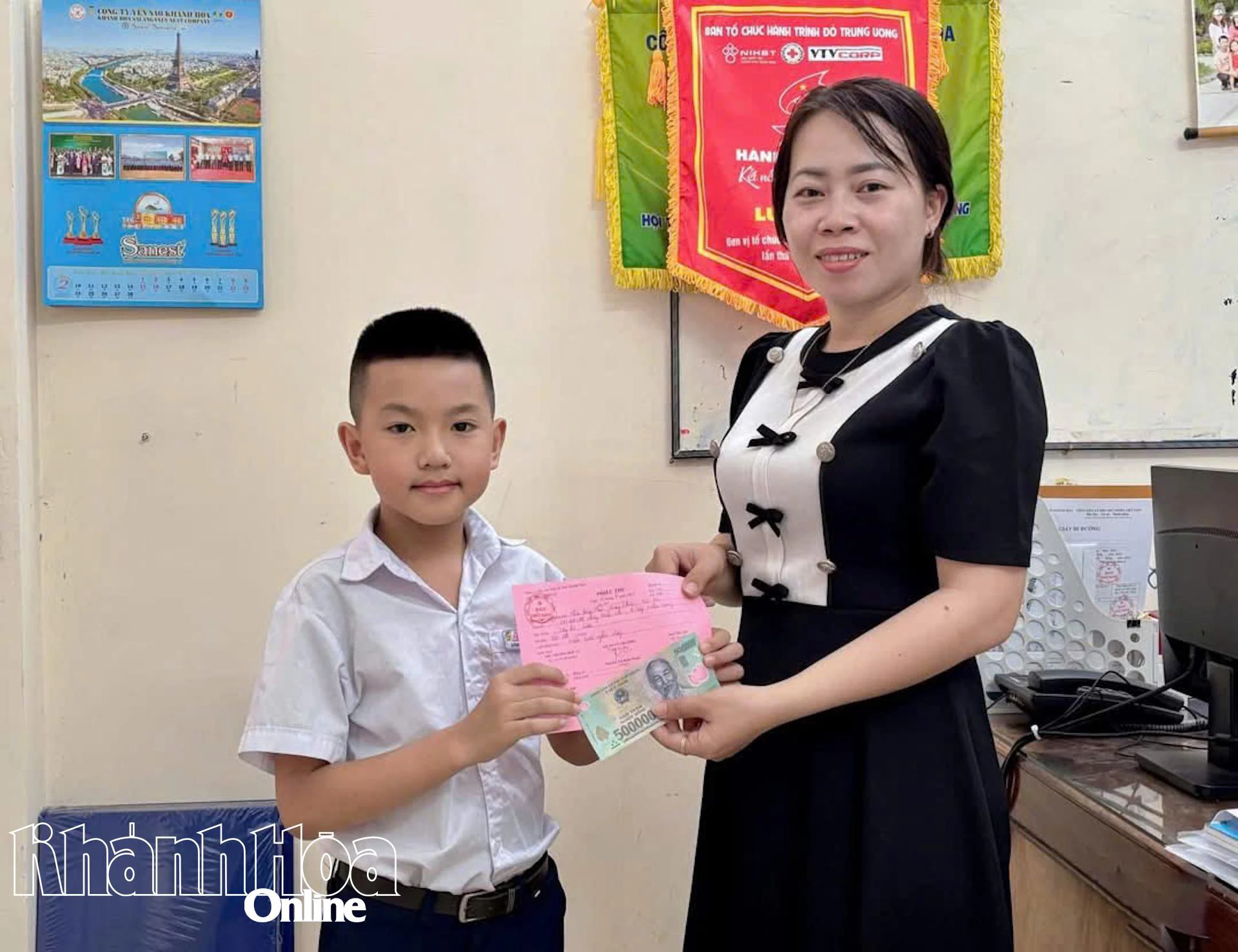 Dang Khoa, Gemeinde Tay Nha Trang, unterstützt das Programm.