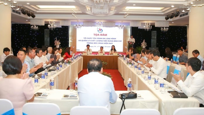 Báo chí trước thách thức chuyển đổi số: Không chỉ 