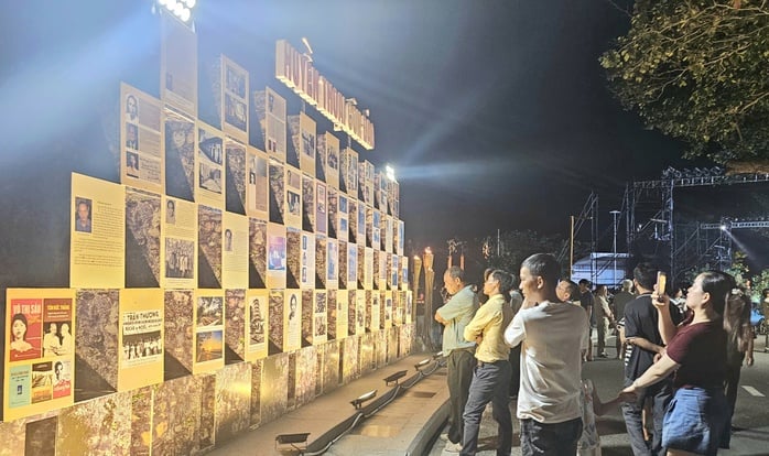 Zahájení knižního festivalu Con Dao: Uctění vietnamské kultury a historie - Foto 3. Khai mạc Hội sách Côn Đảo: Tôn vinh Văn hóa và lịch sử Việt Nam - Ảnh 3.
