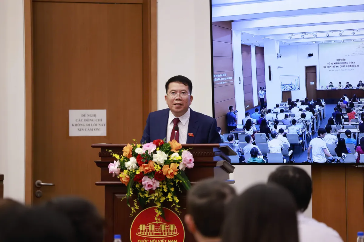 Kỳ họp thứ 10, Quốc hội khóa XV có khối lượng công việc lớn nhất từ trước tới nay - Ảnh 1.