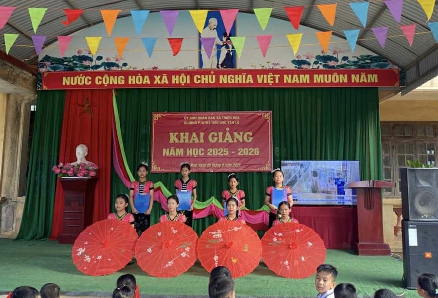 thay-va-tro-nha-truong-da-va-dang-no-luc-day-va-hoc-trong-dieu-kien-kho-khan.jpg