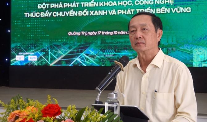 Huynh Thanh Dat, biträdande chef för den centrala propaganda- och massmobiliseringskommissionen, talade vid workshopen. Phó trưởng Ban Tuyên giáo và Dân vận Trung ương Huỳnh Thành Đạt phát biểu tại hội thảo.