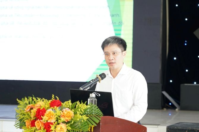 Herr Tran Quoc Cuong, chef för institutionen för samhällsvetenskap, humaniora och naturvetenskap, ministeriet för vetenskap och teknologi. Ông Trần Quốc Cường, Vụ trưởng Vụ Khoa học Xã hội, Nhân văn và Tự nhiên, Bộ KH&CN.