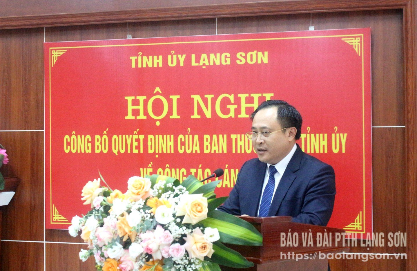 Kamerat Luong Trong Quynh, medlem av den provinsielle partiets stående komité, nestleder i den provinsielle folkekomiteen og leder av den provinsielle partikomiteens interne komité, holdt en tale der han mottok oppdraget.