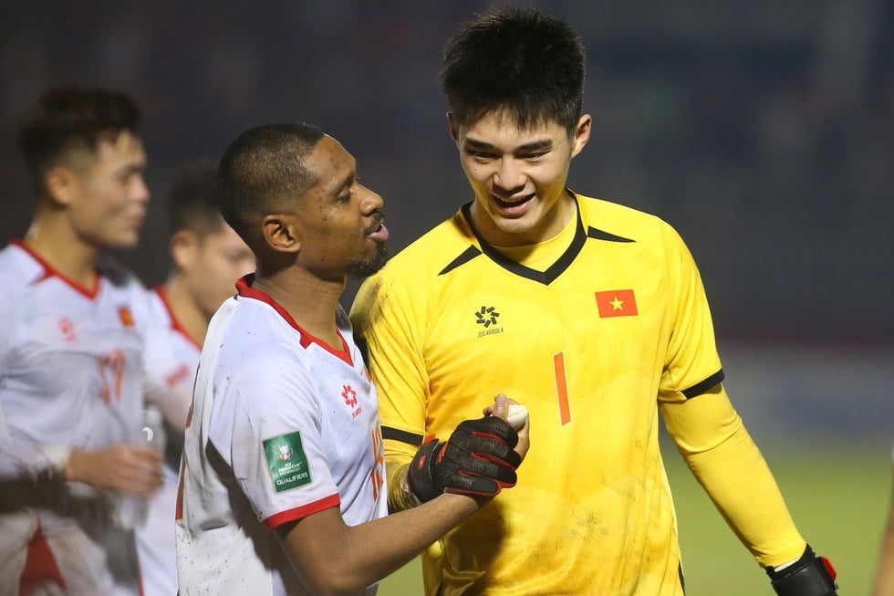 În calitate de arbitru principal în meciul dintre Vietnam și Nepal, va ajuta portarul de 1,91 m HAGL să caute 3 puncte pe terenul lui Lach Tray? - Foto 4. Bắt chính trận đội tuyển Việt Nam thắng Nepal, thủ môn 1,91 m giúp HAGL săn 3 điểm tại Lạch Tray?- Ảnh 4.