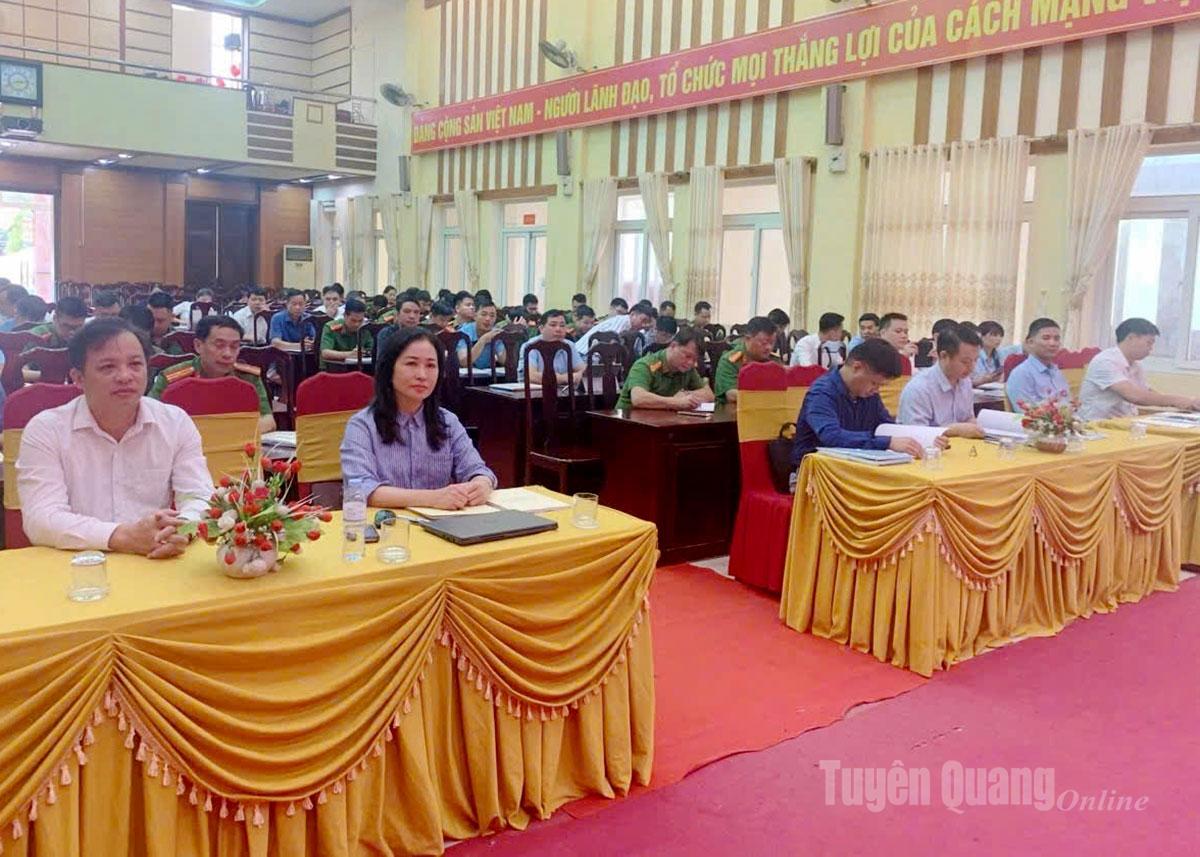 Các đại biểu tham dự hội nghị.